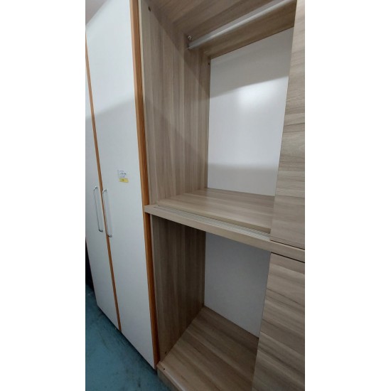 4-foot sliding door wardrobe (75% new)