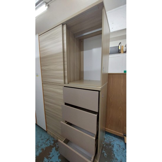 4-foot sliding door wardrobe (75% new)