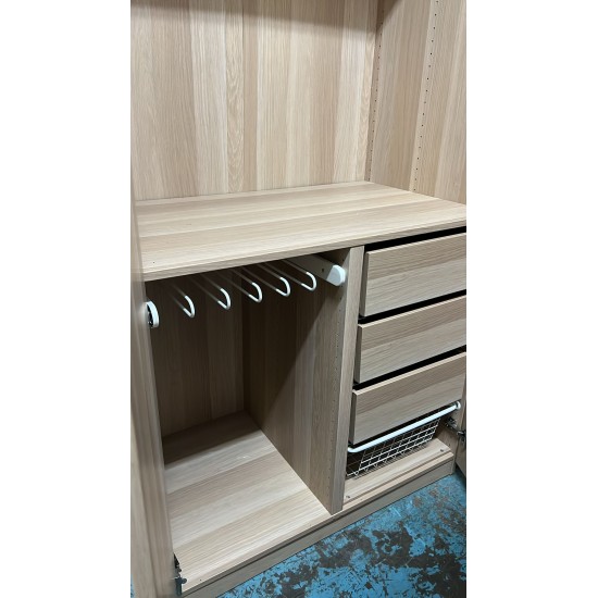 實用衣櫃(70%新) 己售 SOLD