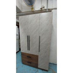 靚料四尺衣櫃(75%新)//////售罄