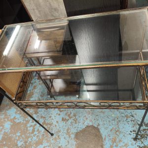Glass shelves (70% new)