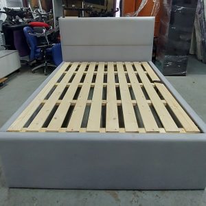 5-foot Solid Wood Leather Hydraulic Bed (80% New)