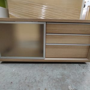 Red Apple 4-foot TV stand (70% new)