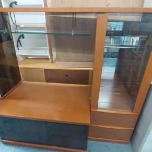 Minimalist TV stand (70% new)