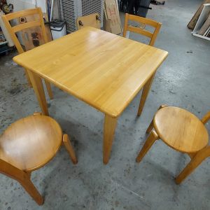Solid wood dining table with four chairs (72.5% new)