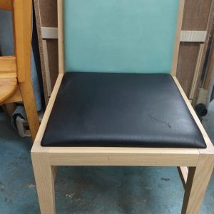 Beautiful solid wood dining chair (75% new)