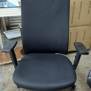 Office computer chair (75% new)