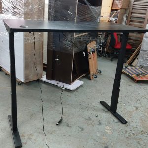 5-foot Electric Lifting Table (75% New)