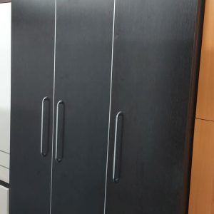 Red Apple 4-foot Wardrobe (75% New)