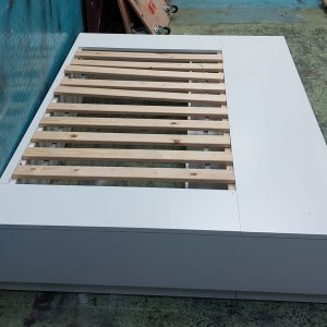 New, clean 4-foot 3-inch bucket bed (75% new)