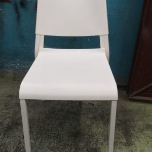 Two plastic chairs with metal legs (70% new)