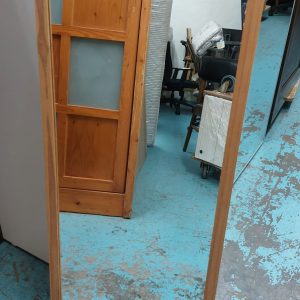 Full-length mirror (75% new)