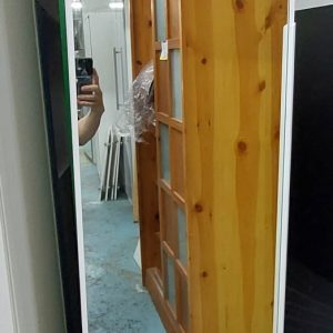 Narrow-shaped mirrored wardrobe (80% new)