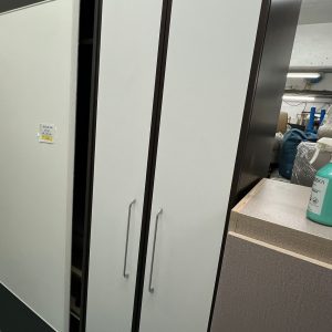 Red Apple 2-foot Wardrobe (70% New)