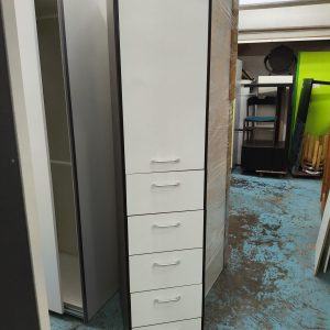 Red Apple Narrow Wardrobe (80% New)