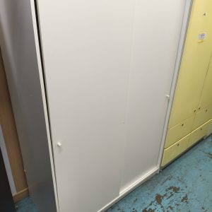 Four-foot sliding door wardrobe (70% new)