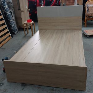 Beautiful 4-foot Bed (80% New)