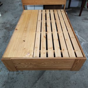4.5-foot pine bed (70% new)