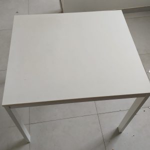 Opening and closing metal-legged dining table (70% new)