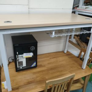 4-foot Office Desk/Study Desk (70% New)