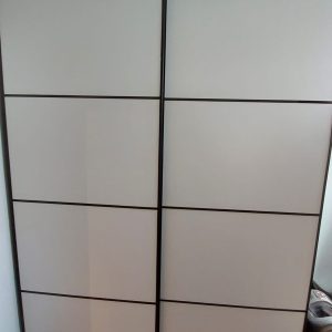 Red Apple 5-foot sliding door wardrobe (75% new)