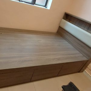 New and beautiful 4.5-foot bed (75% new)