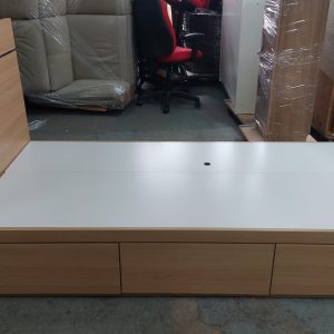 Beautiful three-foot bed (75% new)