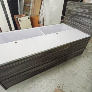 Custom-made 6-pack single bed (65% new) Dimensions: 97cm (W) * 190cm (L) * 122cm (H) Inner dimensions: 97cm (W) * 186cm (L) * 61cm (H)