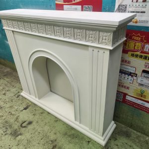 English-style fireplace mantel (75% new) Dimensions: 110cm (W) * 25cm (D) * 90cm (H)