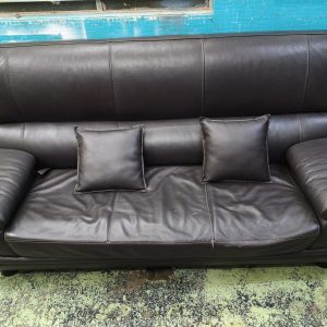 Three-seater leather sofa (60% new)