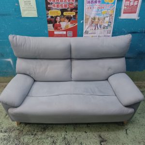 Fabric sofa (70% new)