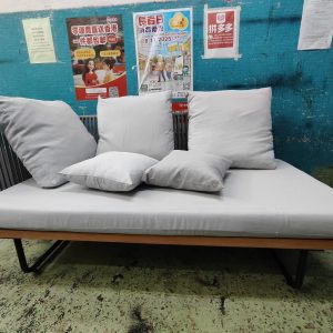 High-quality fabric sofa (75% new) Dimensions: 160cm (W) * 80cm (D) * 74cm (H)