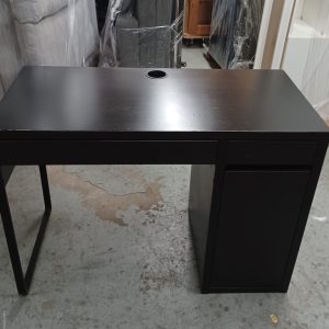 Black desk (70% new)
