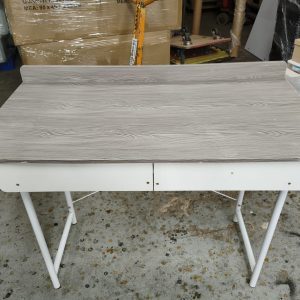Minimalist desk (70% new)