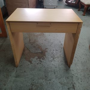 Custom-made desk (65% new) Dimensions: 81cm (width) * 46cm (depth) * 76cm (height)
