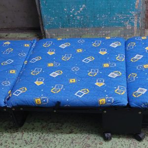 Folding bed (75% new) Dimensions: 67cm (width) * 186cm (length) * 26cm (height)