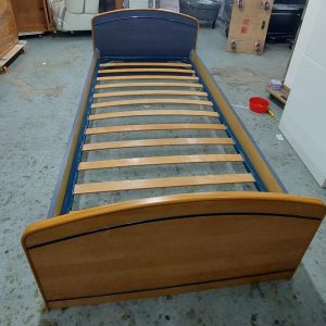 3-foot single bed frame (75% new) Dimensions: 96 cm (W) x 196 cm (L) x 70 cm (H); Inner dimensions: 90 cm (W) x 191 cm (L) x 11 cm (H)