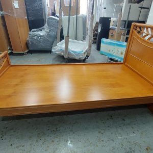 Solid wood three-foot bed (70% new) Dimensions: 99cm (width) * 201cm (length) * 100cm (height) Inner dimensions: 92cm (width) * 191cm (length) * 31cm (height)