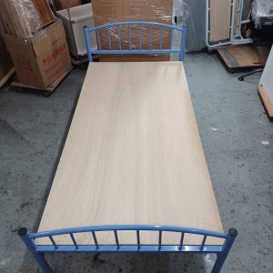3-foot metal bed (70% new) Dimensions: 191 cm (W) x 94 cm (L) x 78 cm (H) | Interior: 91 cm (W) x 183 cm (L) x 45 cm (H)