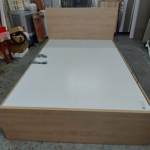 New/Used 4.5-foot Hydraulic Bed (75% New) Dimensions: 139 cm (W) x 198 cm (L) x 103 cm (H); Internal Dimensions: 136 cm (W) x 191 cm (L) x 39 cm (H)