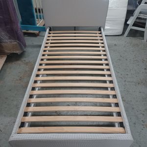 3-foot single bed frame (75% new) Dimensions: 98cm (width) * 200cm (length) * 100cm (height) Inner dimensions: 92cm (width) * 190cm (length) * 38cm (height)