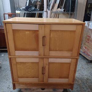 Solid Wood Storage Cabinet (65% New) Dimensions: 85 cm (W) x 43 cm (D) x 95 cm (H)