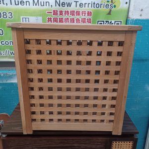 Solid wood storage cabinet (70% new) Dimensions: 50cm (width) * 50cm (depth) * 50cm (height)
