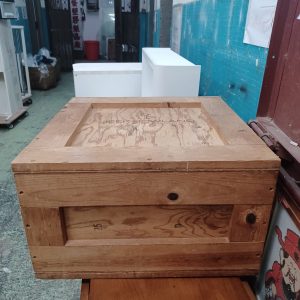 Storage locker (65% new) Dimensions: 59cm (width) * 59cm (depth) * 34cm (height)