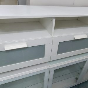 Six-foot TV stand (65% new) Dimensions: 181cm (width) * 43cm (depth) * 55cm (height)