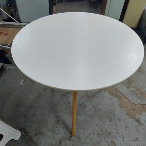 Round dining table (75% new) Dimensions: 80cm (width) * 80cm (depth) * 76cm (height)