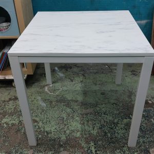 Metal-legged dining table (75% new) Dimensions: 75cm (width) * 75cm (depth) * 74cm (height)