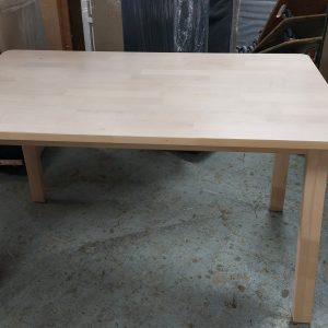 Solid wood dining table (75% new) Dimensions: 125cm (width) * 74cm (depth) * 74cm (height)