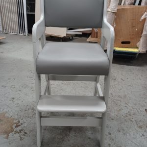 Children's solid wood lift chair (70% new) Dimensions: 40CM (width) * 40CM (depth) * 82CM (height)