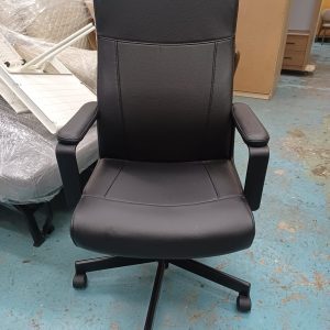 Like-New Computer Chair (75% New) Dimensions: 65 cm (W) x 61 cm (D) x 110 cm (H)
